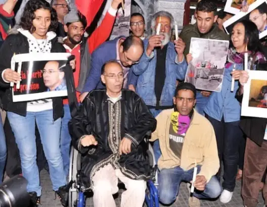 منجب يوقف إضرابه عن الطعام بعدما لم يعد ممنوعا من السفر