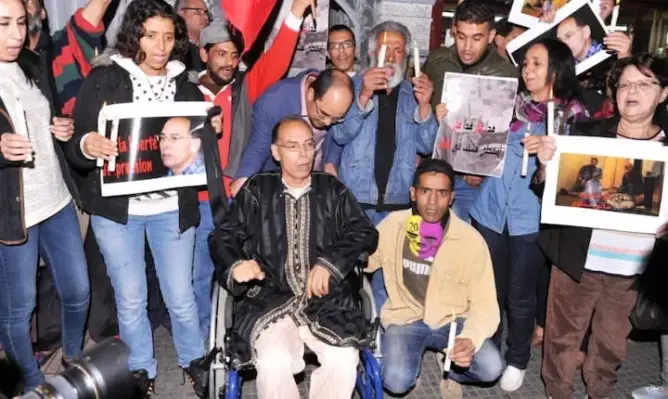 منجب يوقف إضرابه عن الطعام بعدما لم يعد ممنوعا من السفر