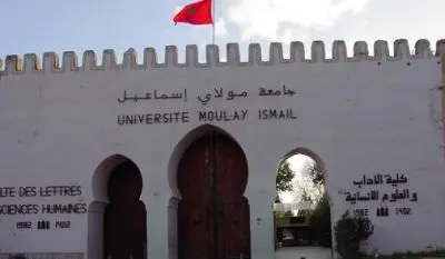 طلبة بمكناس يخوضون اعتصاما بعد منعهم من التسجيل