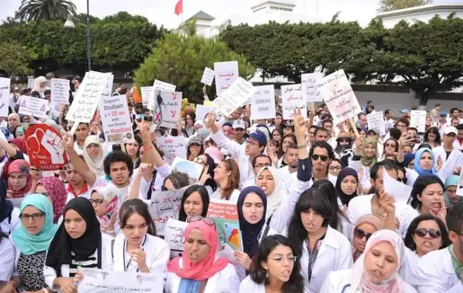 قرارات برفع تعويضات الطلبة الأطباء بعد اجتماعهم بوزيرين