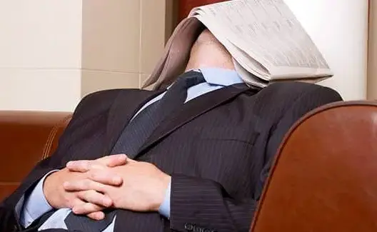 دراسة:  قلة النوم لها صلة بمخاطر السكري وضغط الدم