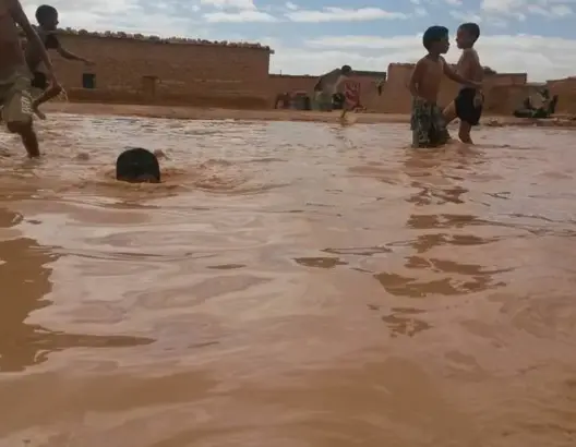خسائر فادحة في مخيمات تندوف واستنكار للصمت الجزائري