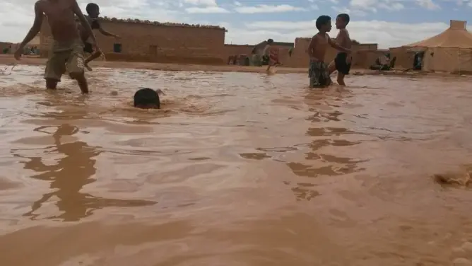 خسائر فادحة في مخيمات تندوف واستنكار للصمت الجزائري