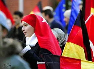 صحيفة ألمانية تفضح أشخاصا معادين للإسلام
