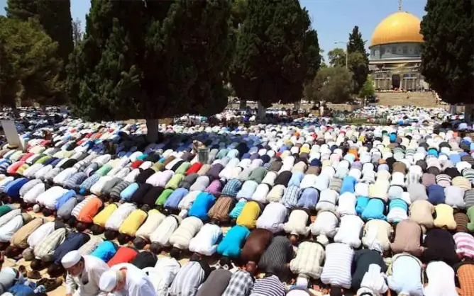 الاحتلال يسمح للجميع بالصلاة في المسجد الأقصى