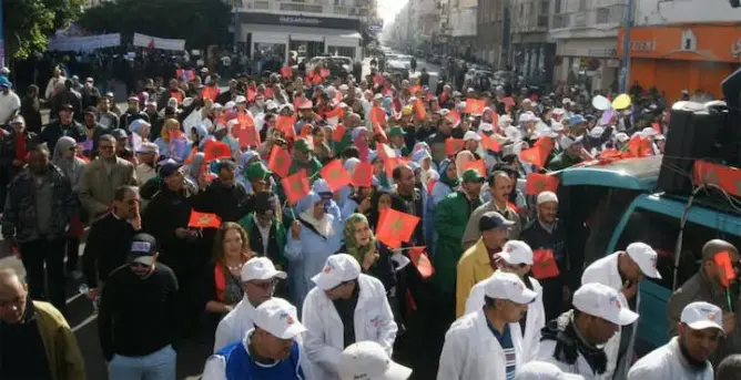 النقابات تحتج على الحكومة في مسيرة بالبيضاء