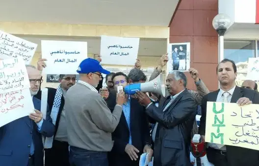 محتجون يدعون ابن كيران لإيقاف مؤتمر تعاضدية الموظفين
