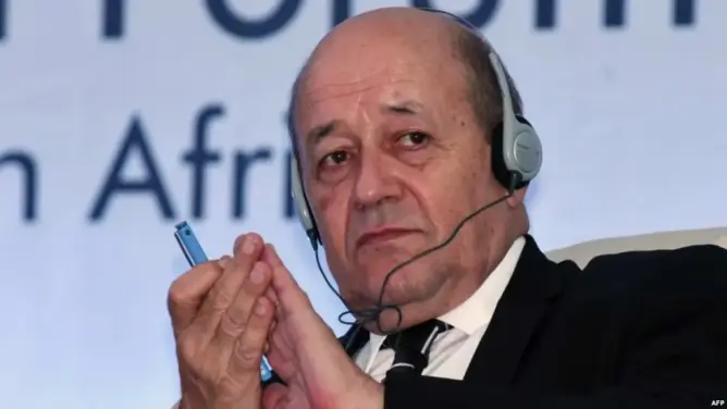 وزير الدفاع الفرنسي يدعو إلى اجتماع عاجل حول ليبيا