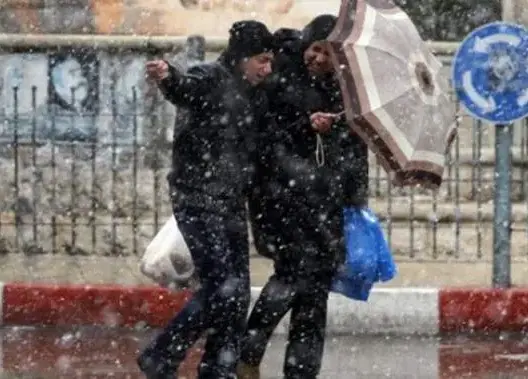 زخات مطرية ضعيفة وسماء قليلة السحب اليوم الاثنين