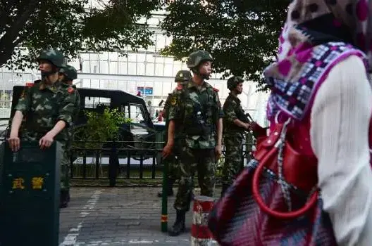 منع محجبة من دخول متجر “زارا” في فرنسا