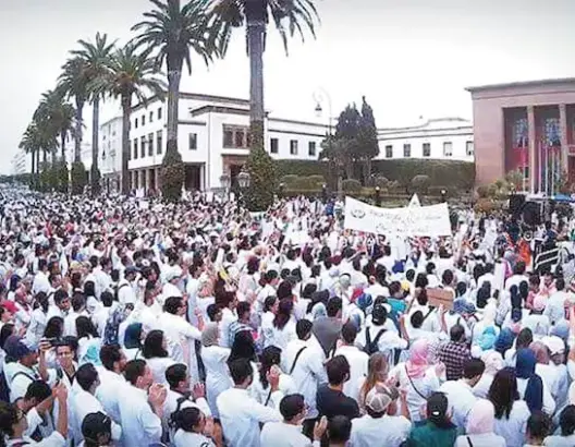 الأطباء الداخليون يجرون الوردي للقضاء
