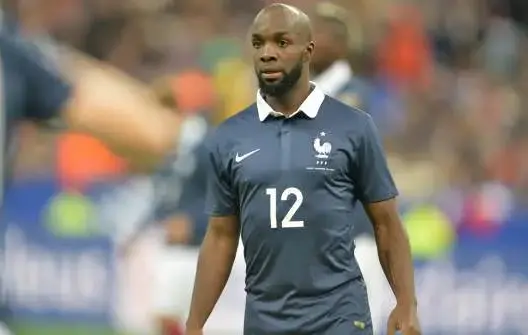 لاعب المنتخب الفرنسي ديارا يفقد قريبته في هجمات باريس
