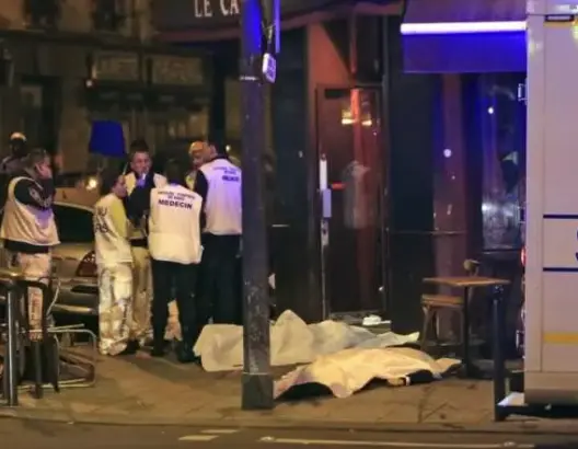 أكثر من 140 قتيل في هجمات باريس والجيش ينزل للشوارع