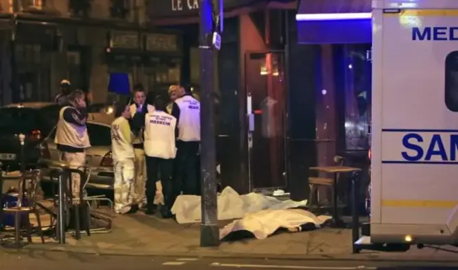 أكثر من 140 قتيل في هجمات باريس والجيش ينزل للشوارع