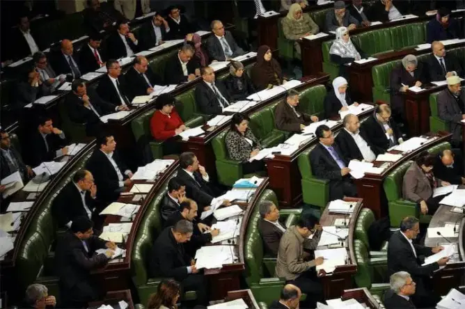 نواب تونس يتلون الفاتحة على مجاهدة جزائرية على قيد الحياة