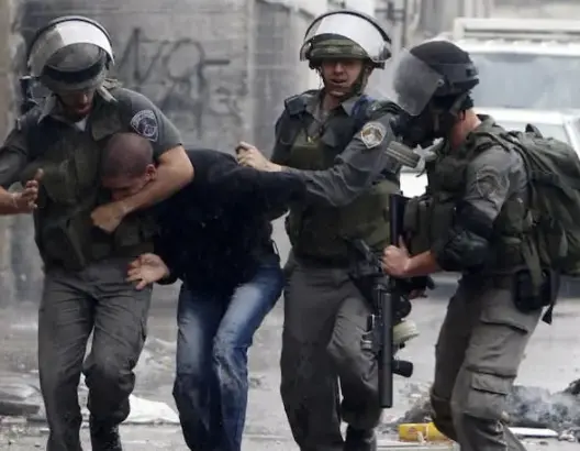 قوات الاحتلال الإسرائيلي تعتقل 15 فلسطينيا في الضفة الغربية