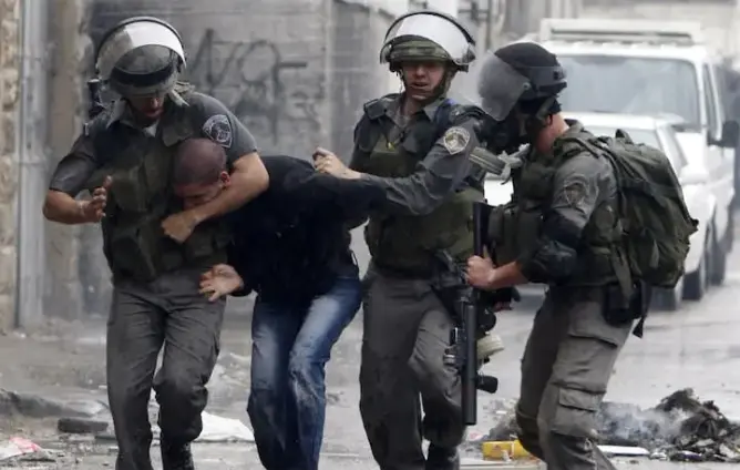 قوات الاحتلال الإسرائيلي تعتقل 15 فلسطينيا في الضفة الغربية