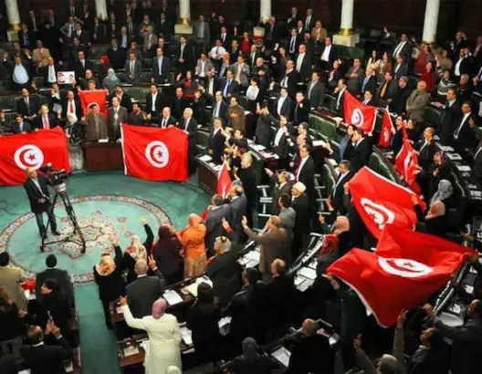 استقالة 32 برلمانياً من “نداء تونس” والنهضة تصبح الأولى
