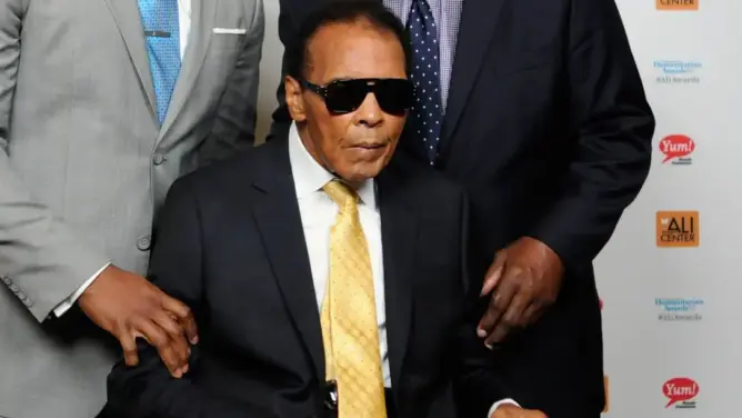 تدهور صحة الملاكم العالمي محمد علي كلاي