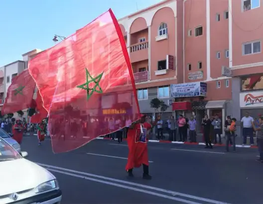 زيارة الملك للعيون وخطاب المسيرة يصدمان الصحافة الجزائرية