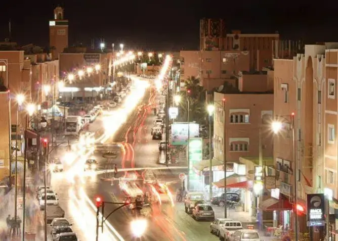 حمولة زائدة لقاطع التيار تسببت في قطع جزء من الإنارة العمومية بالعيون