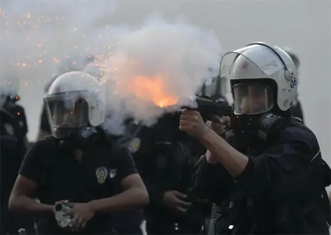 مقتل 18 شخصا في اشتباكات بجنوب شرق تركيا وأردوغان يتوعد