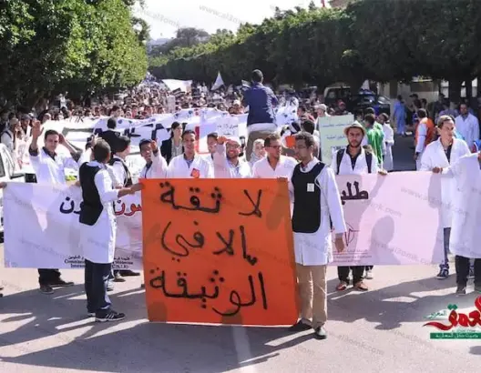 عاجل.. طلبة الطب يقررون العودة للدراسة بعد توقيع المحضر الرسمي
