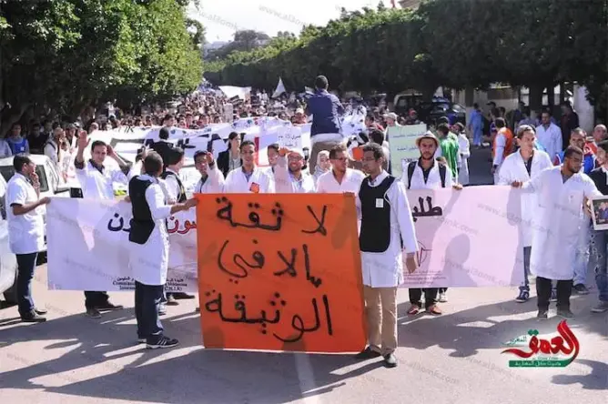 عاجل.. طلبة الطب يقررون العودة للدراسة بعد توقيع المحضر الرسمي