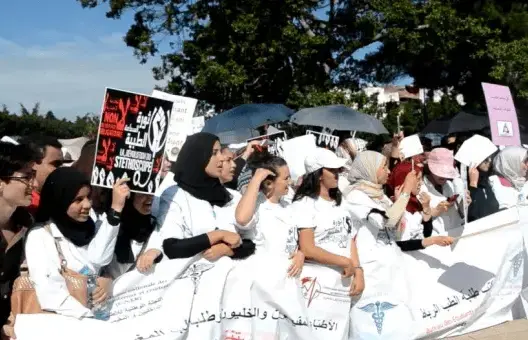 طلبة الطب يدرسون قرار وقف المقاطعة