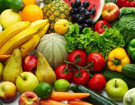 دراسة: على الشباب تناول الفواكه والخضروات بكثرة