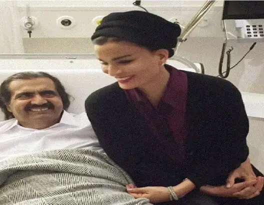 الشيخة موزة تنشر صورا مع أمير قطر بعد تعرضه لكسر بالمغرب
