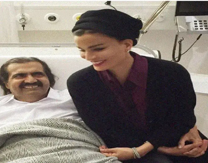 الشيخة موزة تنشر صورا مع أمير قطر بعد تعرضه لكسر بالمغرب