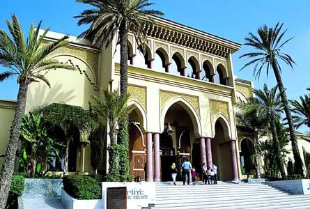 فندق بأكادير يستعين بطباخيه ونوادله لتأمين احتفالات رأس السنة