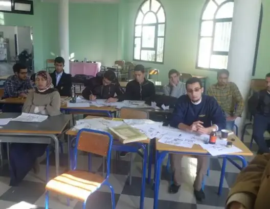 طلبة بطنجة يحتفون بالعربية بورشات الخط العربي