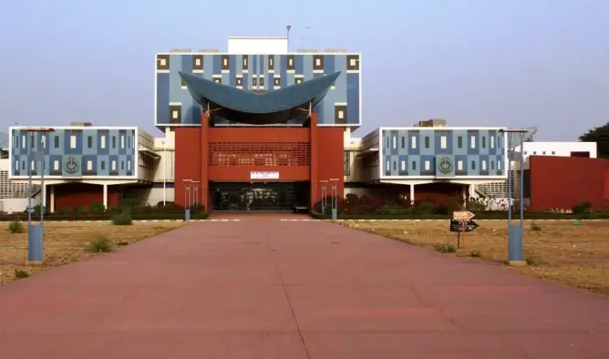 جامعة خاصة بمراكش تشتري كلية للطب بالسينغال