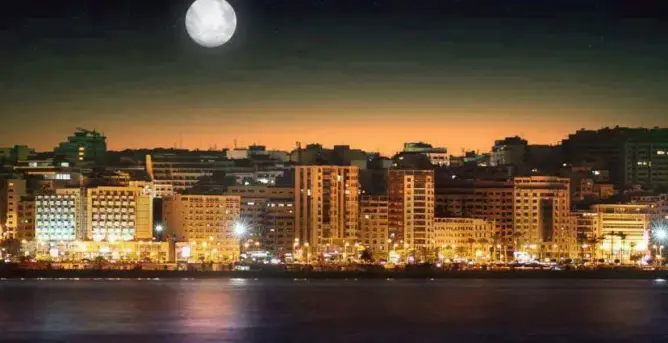“الكريسماس” بطنجة دون حانات الكورنيش وإجراءات مشددة