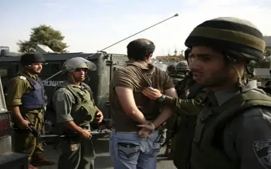 قوات الاحتلال تعتقل أربعة فلسطينيين بالخليل