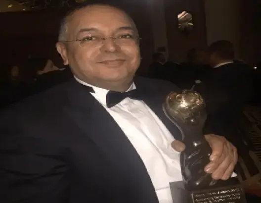 لحسن حداد يحصل على جائزة السفر العالمية 2015