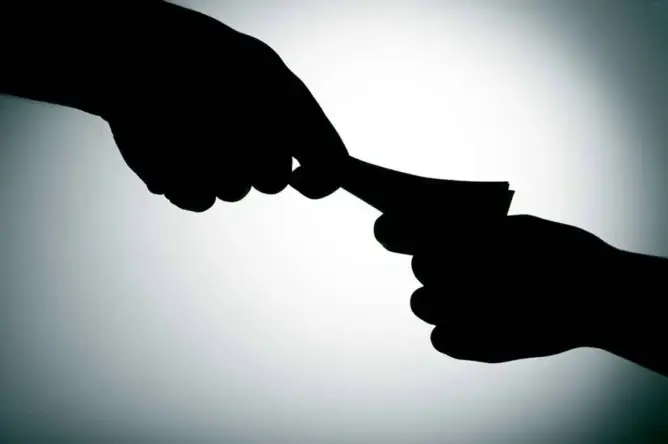 “حماية المال العام” تطالب الرميد بالتحقيق في ارتشاء قضاة