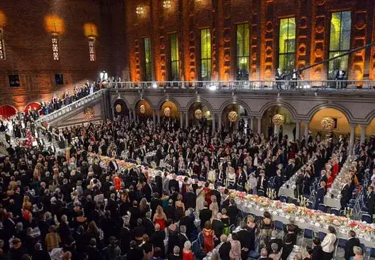 تكريم الفائزين بنوبل في حفل يعد الأكثر بذخا في العالم