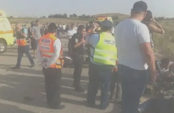 إصابة 4 جنود صهاينة في عملية دهس وفرار المنفذ