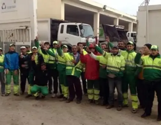 عمال النظافة بمرتيل يحتجون ضد حرمانهم من “الملابس”