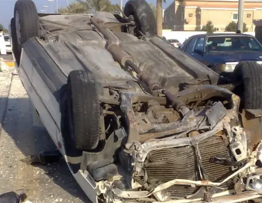 مصرع ثلاثة أشخاص وإصابة اثنين في انقلاب سيارة بالرحامنة
