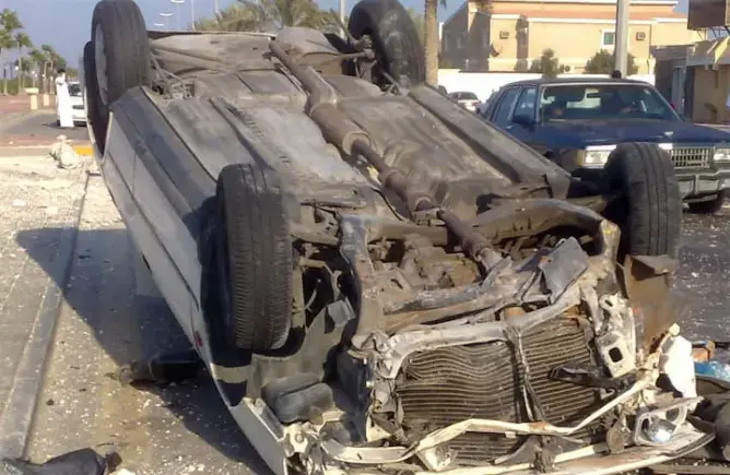 مصرع ثلاثة أشخاص وإصابة اثنين في انقلاب سيارة بالرحامنة