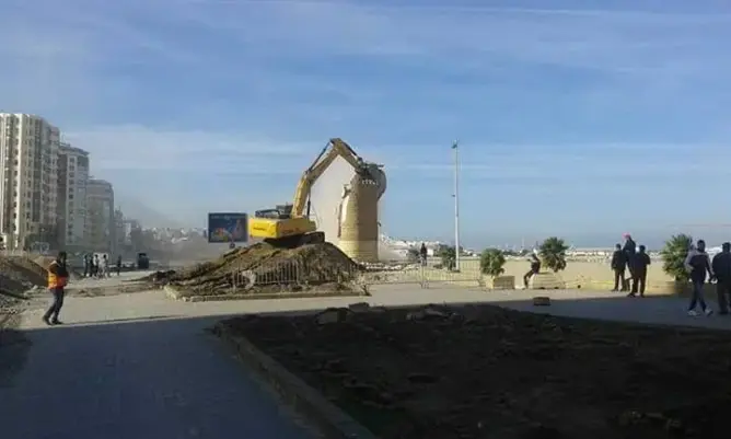 جدل بطنجة بعد عملية هدم منارة تاريخية بالشاطئ البلدي