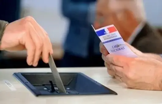 الفرنسيون يصوتون في انتخابات المناطق بعد الاعتداءات