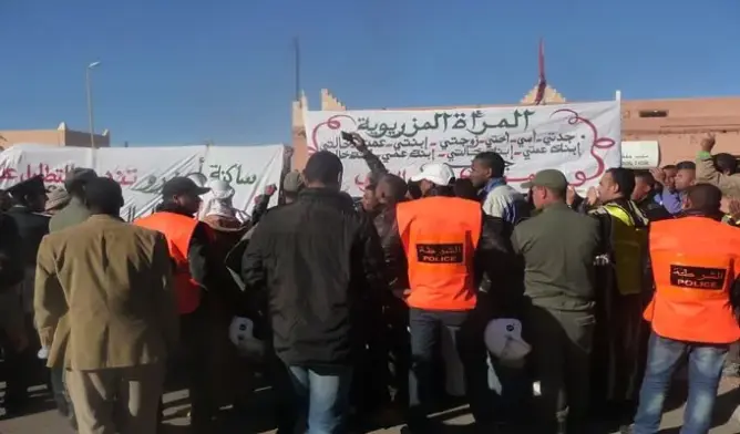 ساكنة حي بزاكورة يحتجون على وصف نسائهم بـ “العاهرات”
