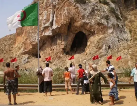 البوليساريو تهدد ومسؤول جزائري يتفقد الحدود مع المغرب
