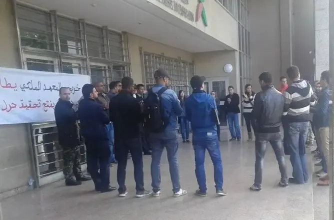 خريجو المعهد الملكي للأطر يعتصمون أمام وزارة الرياضة