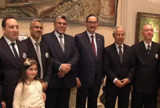 إسبانيا توشح ثلاثة مسؤولين من الأمانة العامة للحكومة